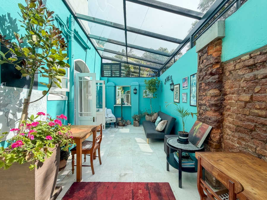 6 Bedroom Property for Sale in Green Point Western Cape